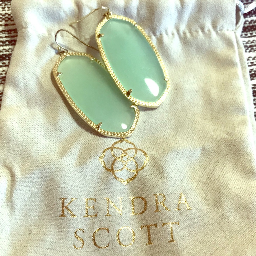 Kendra scott Danielle earring in Clalcedony glass
